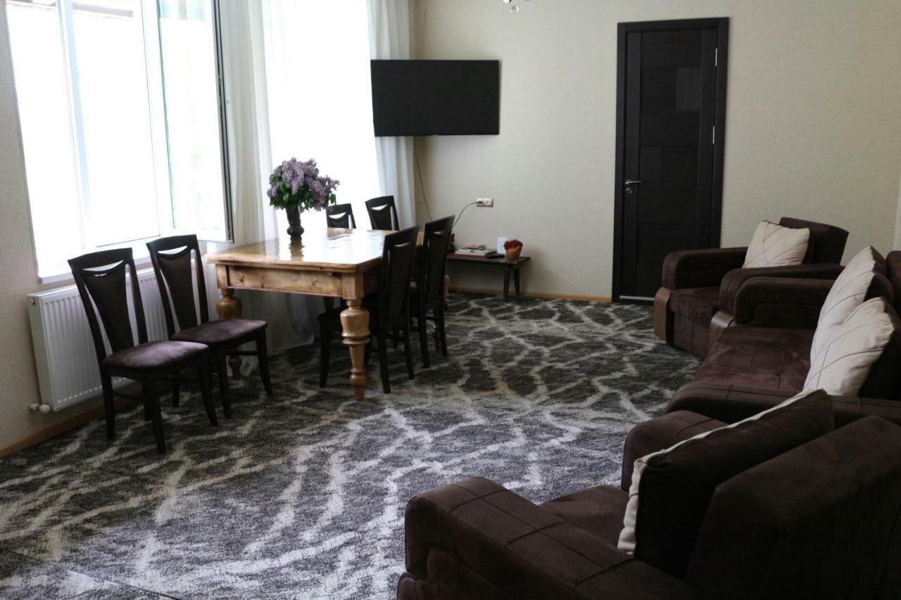 Guesthouse Suja Степанцмінда Екстер'єр фото